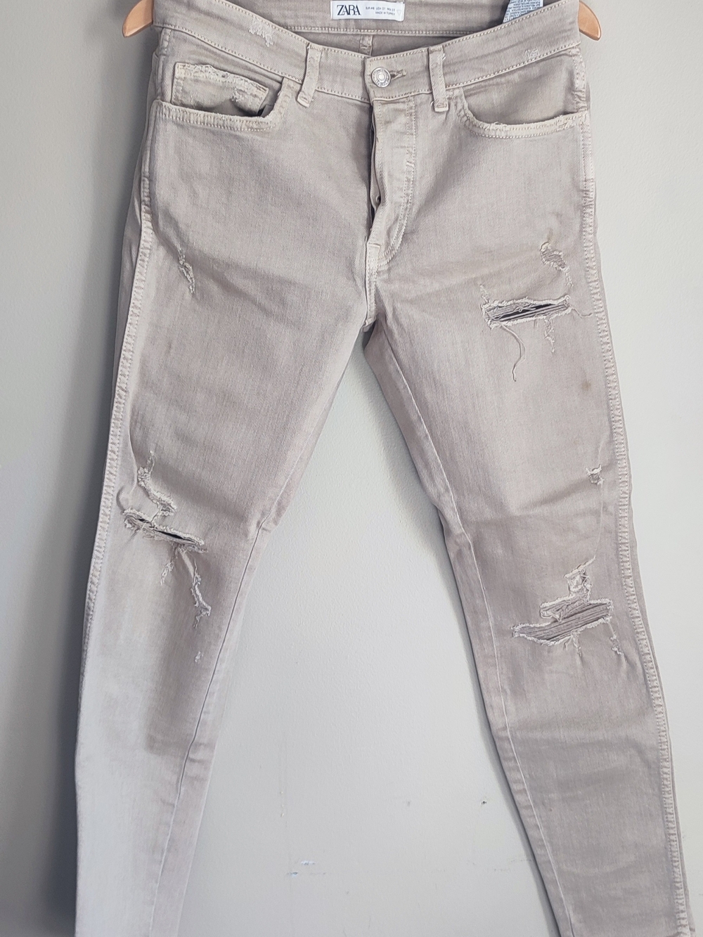 ZARA Men’s Skinny Distressed Jeans in Light Taupe